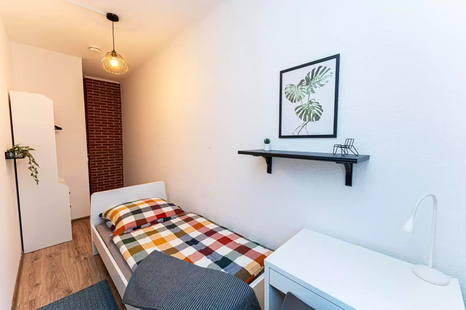 Common Area?w=400&h=260&fit=crop&q=40&auto=format&trim=auto