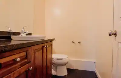 8063 Shaughnessy St, Vancouver - Vancouver, Canada - Nairobi - Bathroom