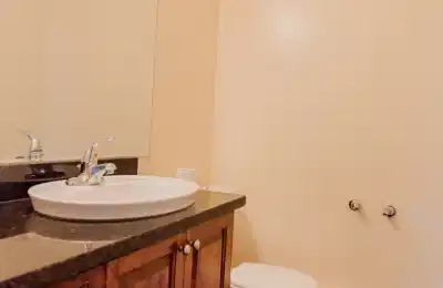 8063 Shaughnessy St, Vancouver - Vancouver, Canada - Nairobi - Bathroom