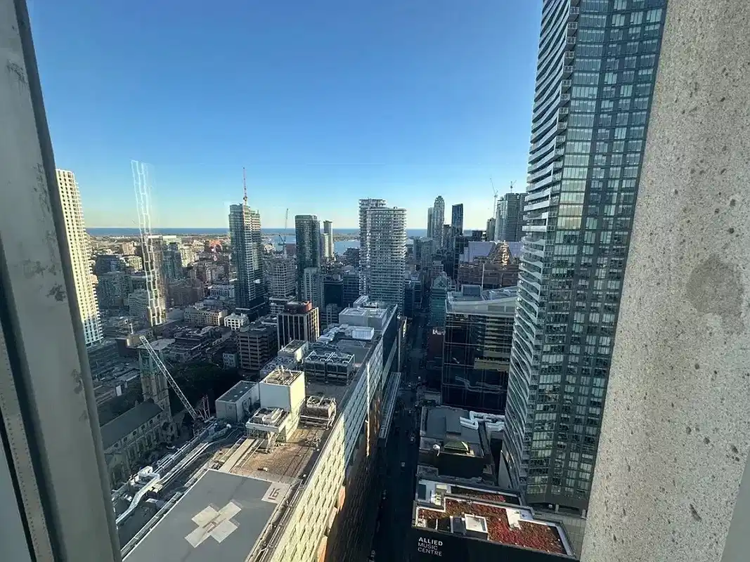 H4U 210 Victoria St, Toronto - Toronto, Ontario, Canada - Exterior