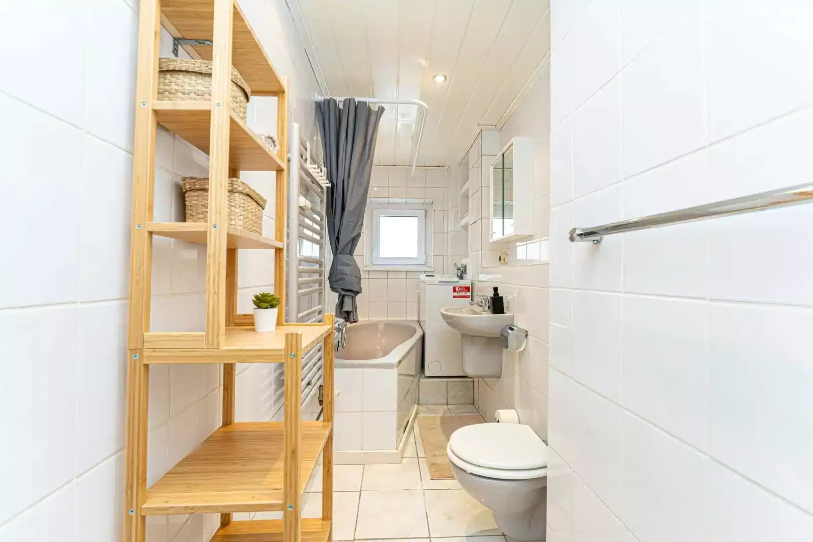 Lienemannstraße, Berlin - Berlin, Germany - Room 4 - Bathroom