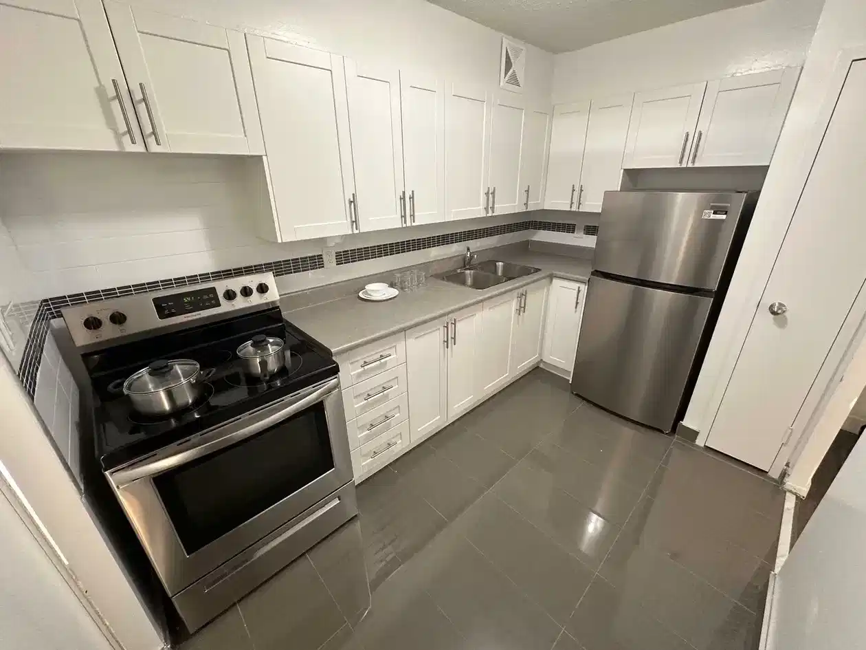 H4U 411 Duplex Ave, Toronto - Toronto, Ontario, Canada - Kitchen