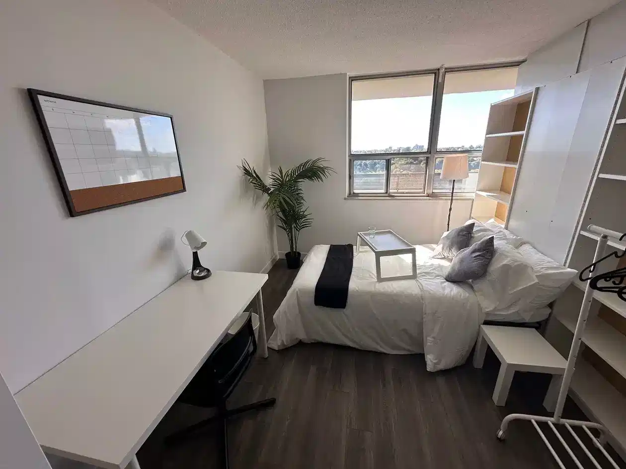 Common Area?w=400&h=260&fit=crop&q=40&auto=format&trim=auto