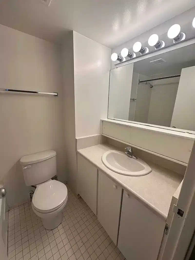 Exterior?w=400&h=260&fit=crop&q=40&auto=format&trim=auto