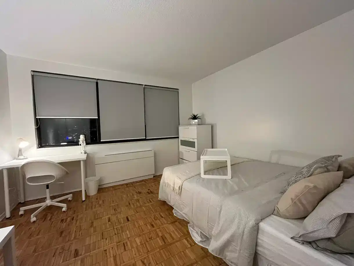 Exterior?w=400&h=260&fit=crop&q=40&auto=format&trim=auto