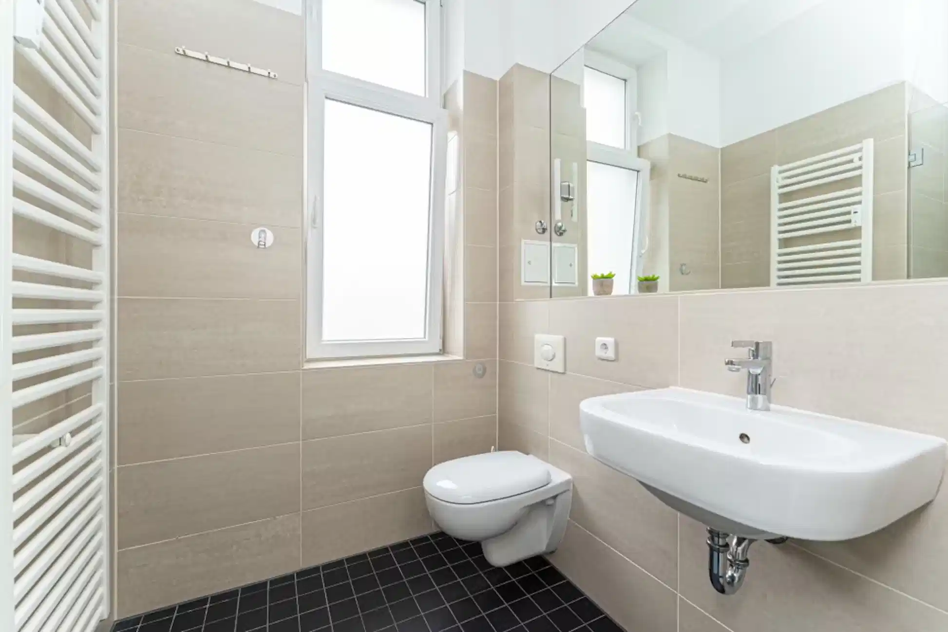 RM Uhlandstraße 29, Berlin - Berlin, Germany - Room in a 6 Bed 1 Bath - Bathroom