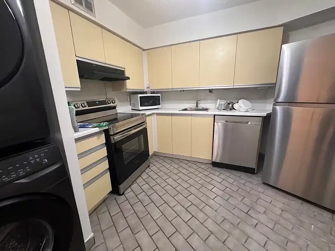 H4U Queens Quay, Toronto - Toronto, Ontario, Canada - Kitchen