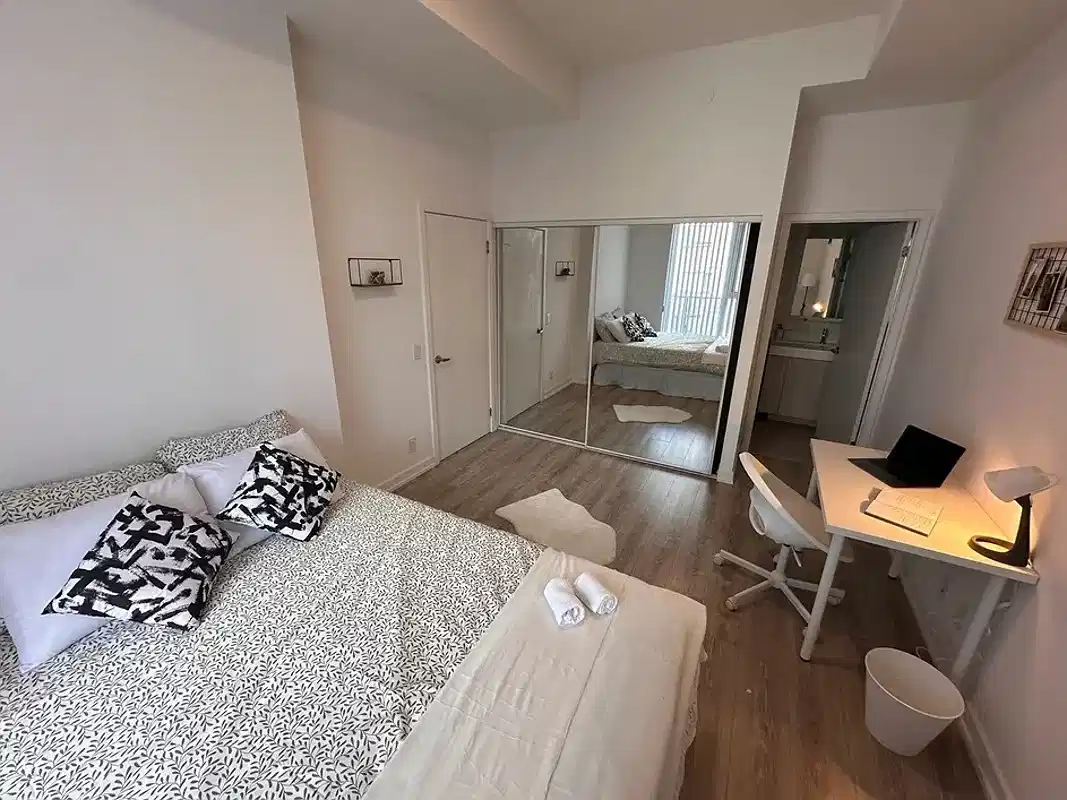 Master Suite Room - Bathroom?w=400&h=260&fit=crop&q=40&auto=format&trim=auto