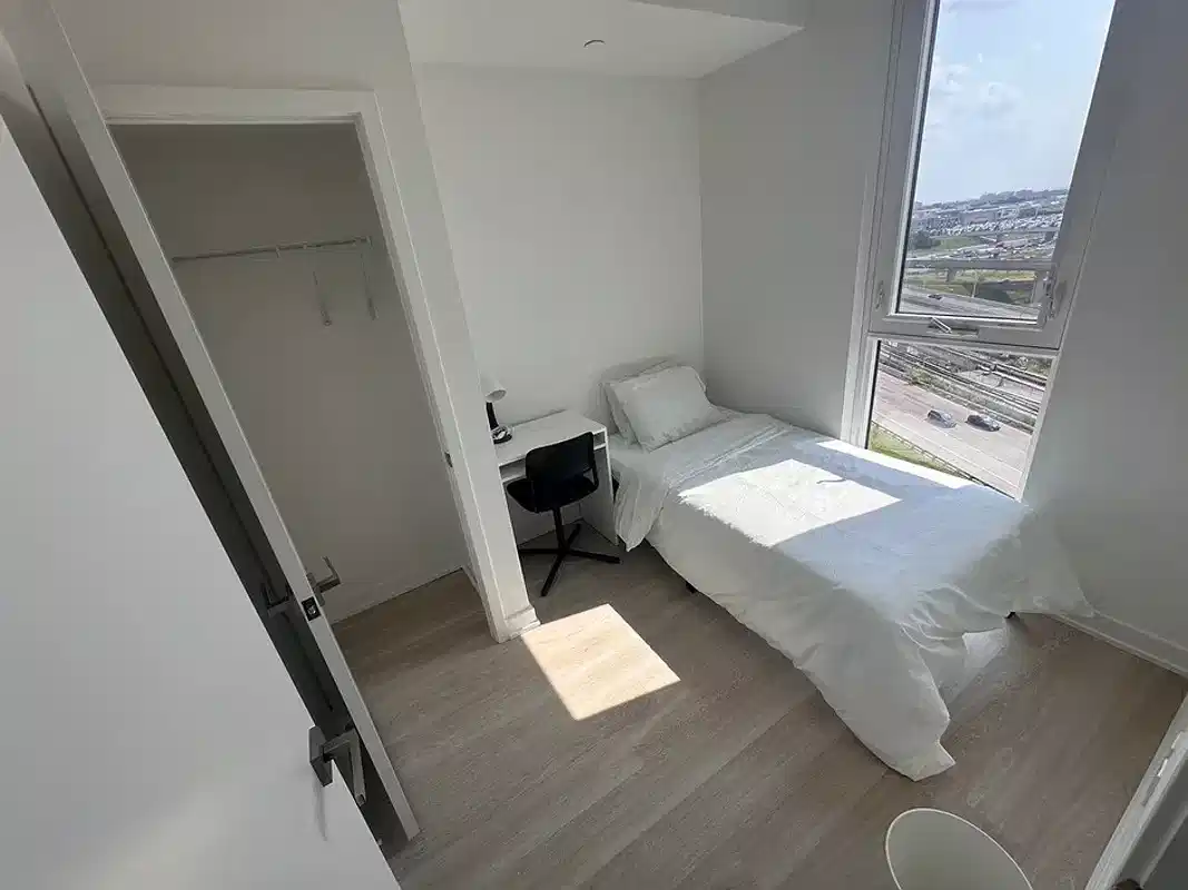 H4U Tretti Way, Toronto - Toronto, Ontario, Canada - Deluxe Bedroom - Bedroom