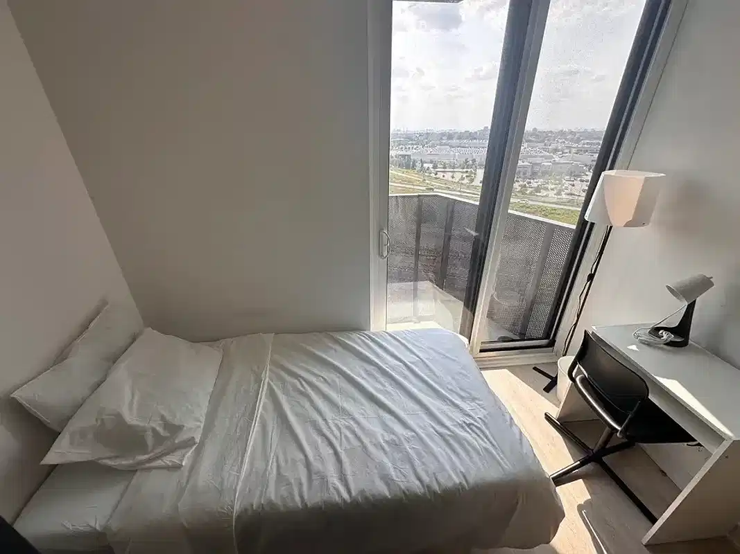 Deluxe Bedroom - Bathroom?w=400&h=260&fit=crop&q=40&auto=format&trim=auto