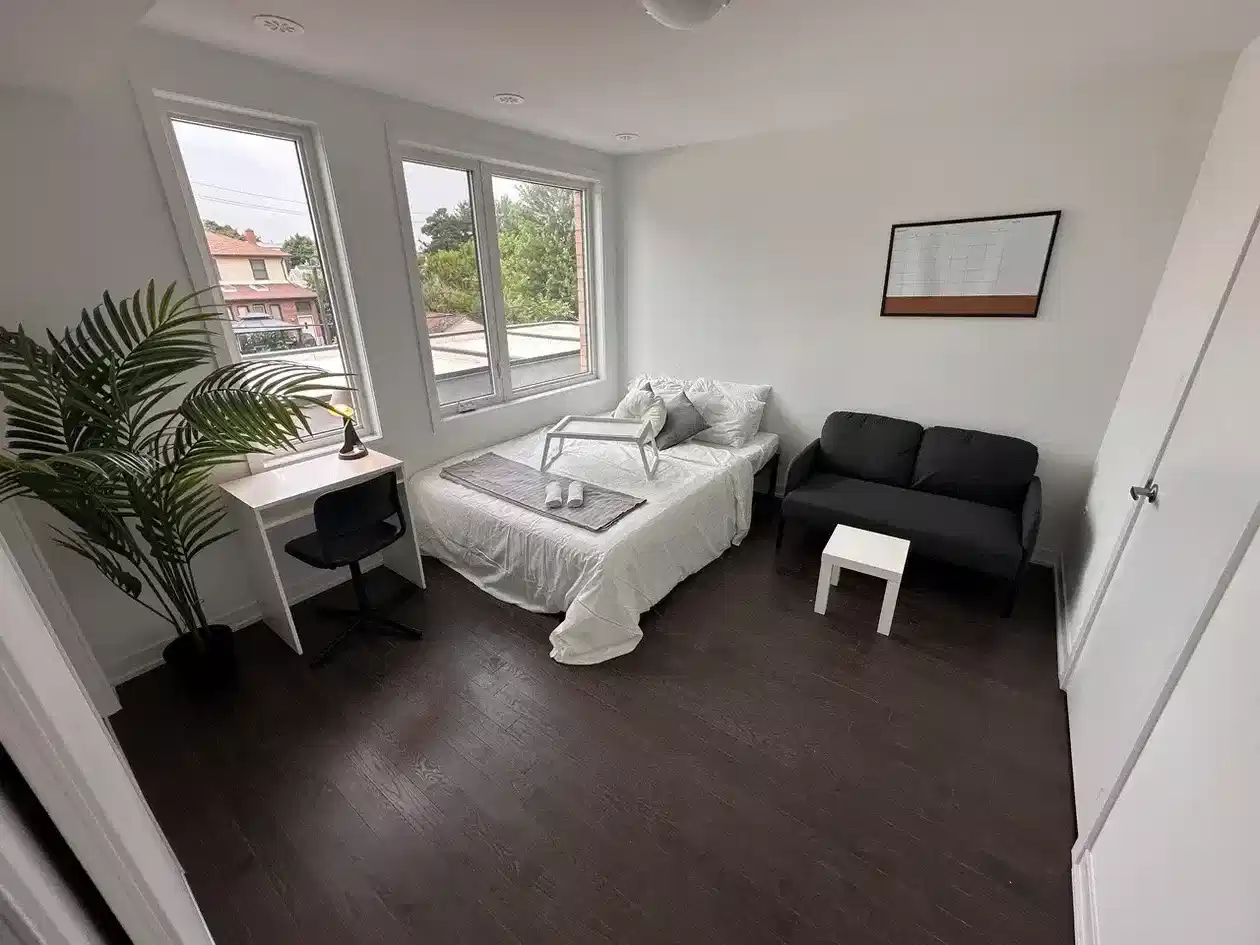H4U 80 Green Gardens Blvd, Toronto - Toronto, Ontario, Canada - Deluxe Bedroom 2 - Bedroom