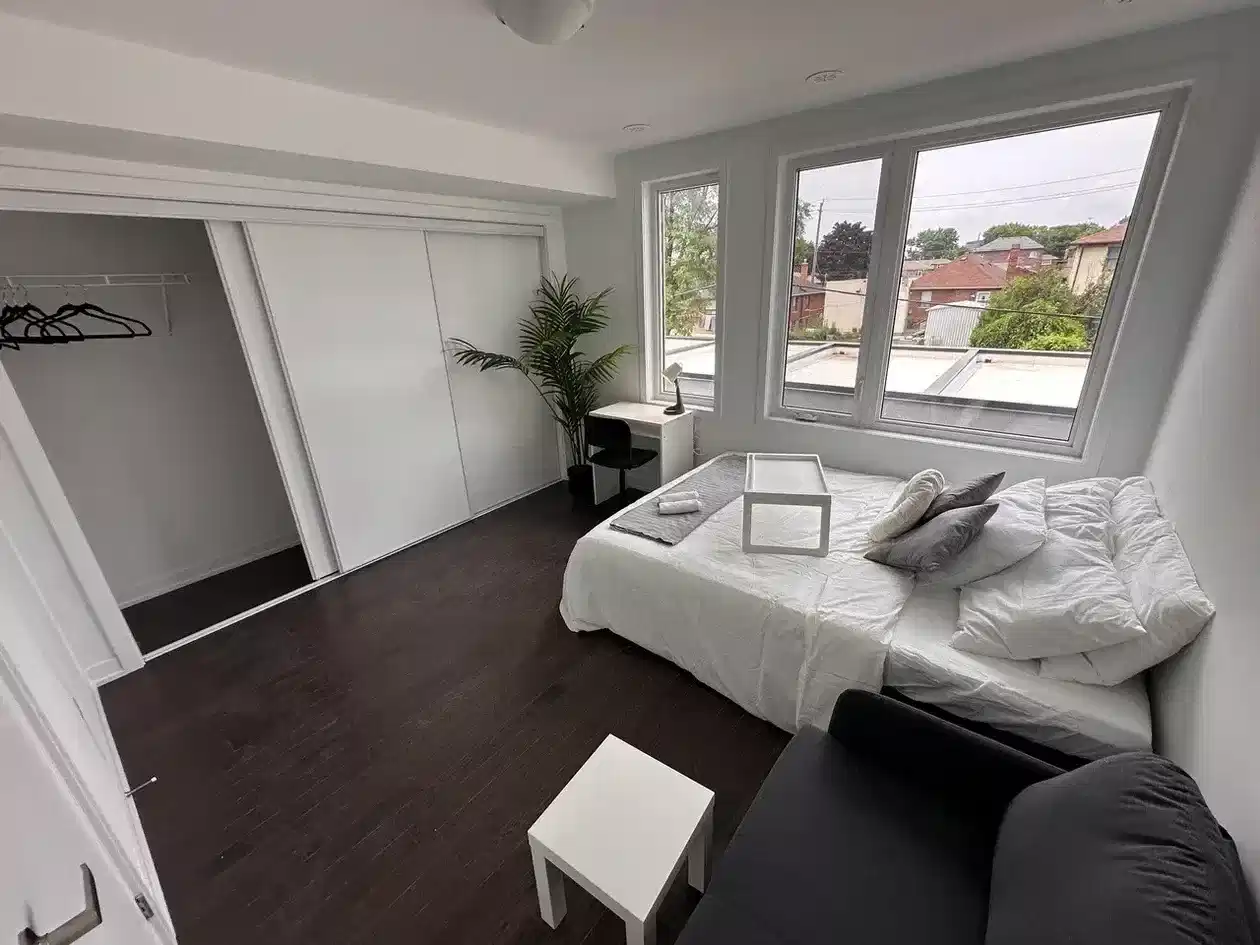 H4U 80 Green Gardens Blvd, Toronto - Toronto, Ontario, Canada - Deluxe Bedroom 1 - Bedroom