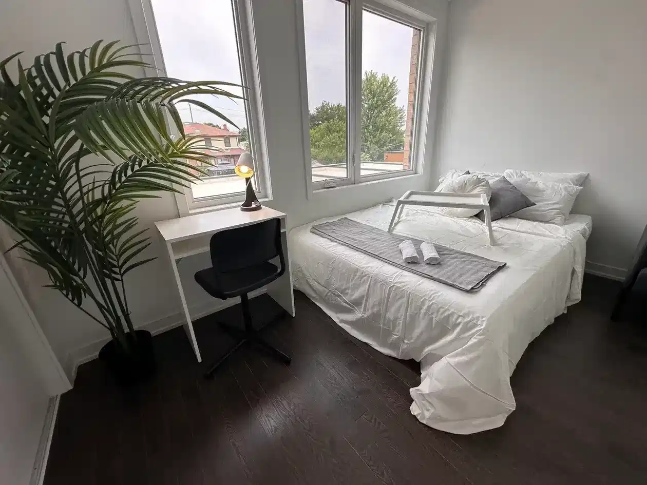 H4U 80 Green Gardens Blvd, Toronto - Toronto, Ontario, Canada - Deluxe Bedroom 3 - Bedroom