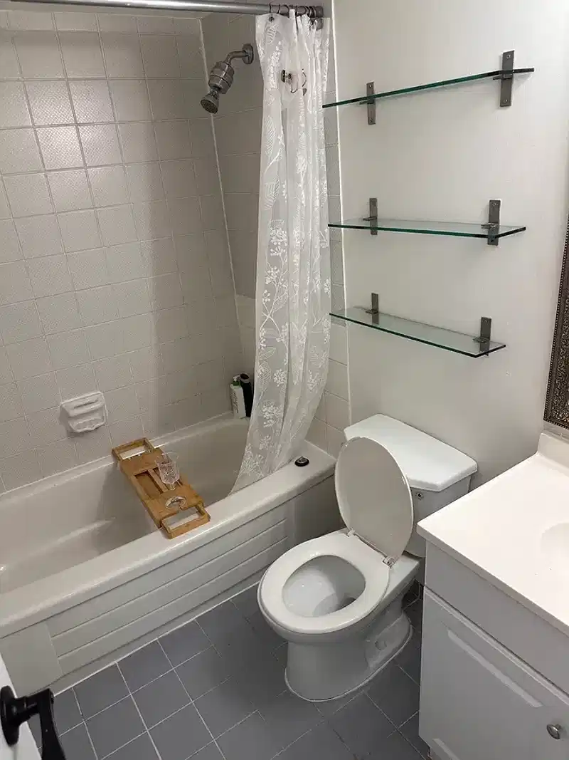 Deluxe Bedroom - Bathroom?w=400&h=260&fit=crop&q=40&auto=format&trim=auto