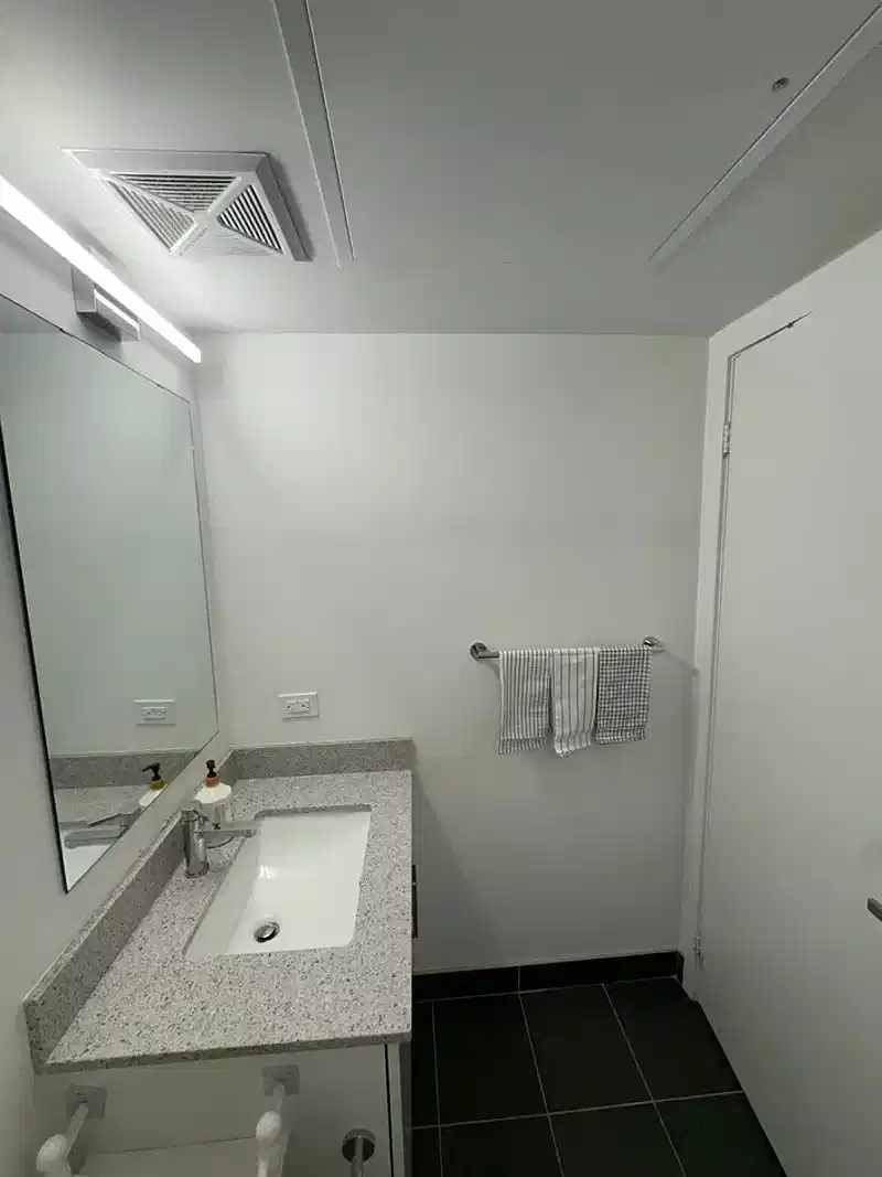 H4U Queens Quay, Toronto - Toronto, Ontario, Canada - Deluxe Bedroom - Bathroom