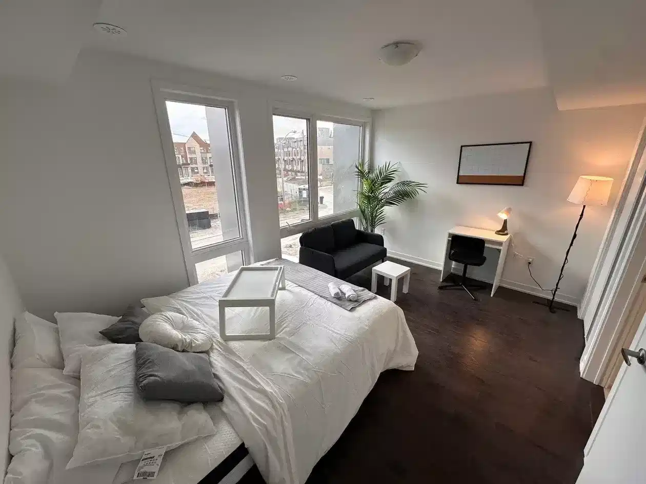 H4U Yorkdale Station, Toronto - Toronto, Ontario, Canada - Master Suite Room - Bedroom