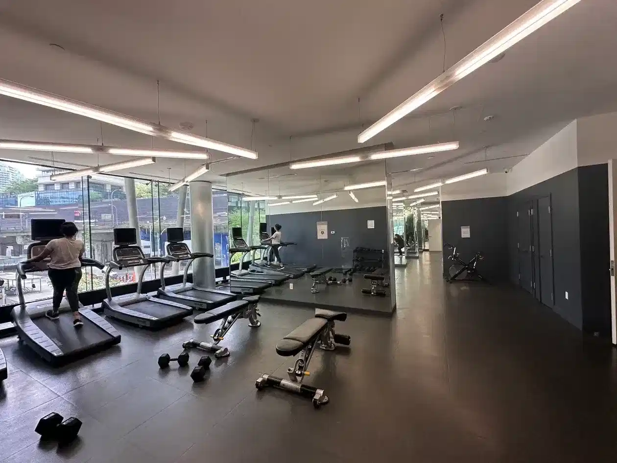 H4U 14 York St, Toronto - Toronto, Ontario, Canada - Amenities