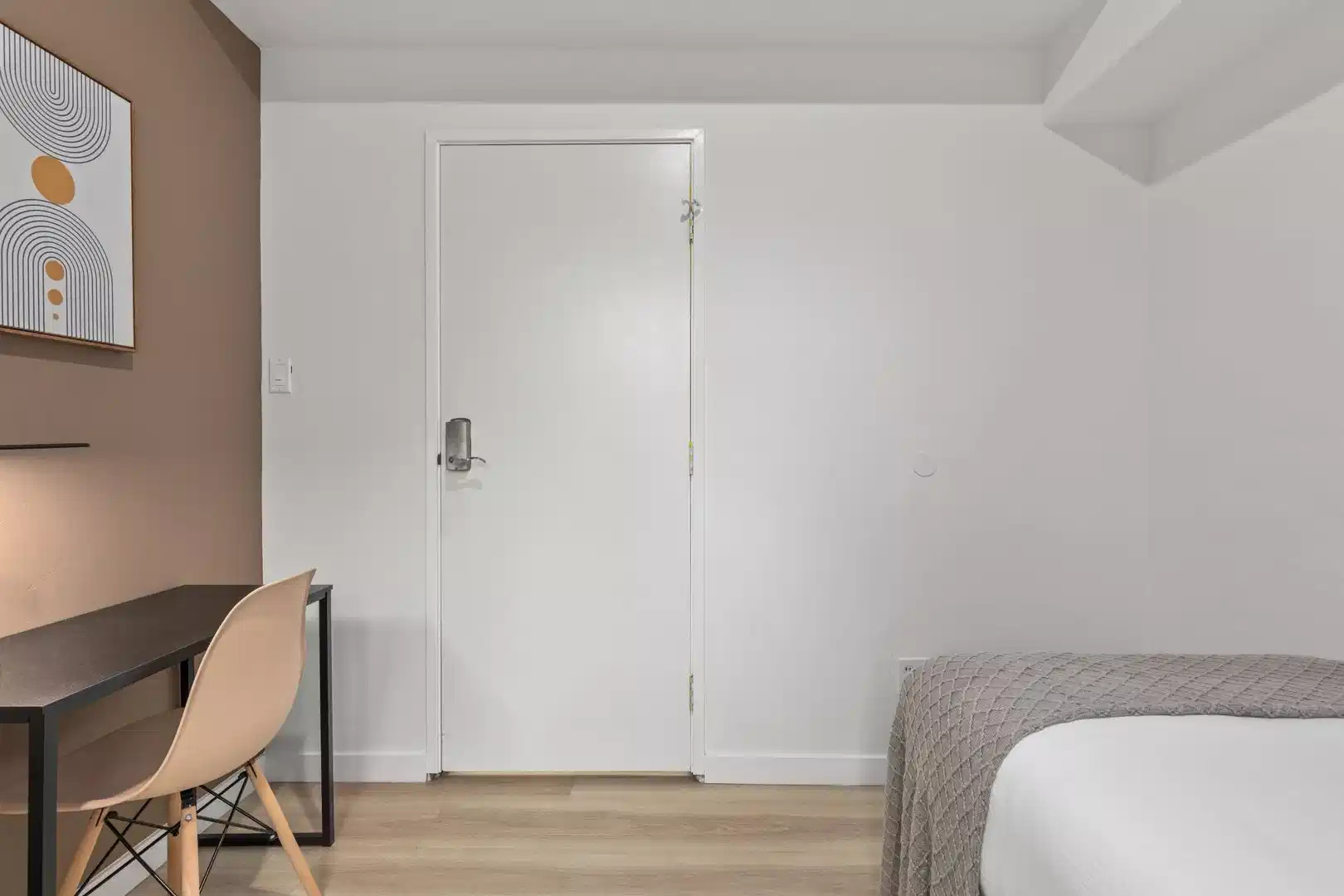 Common Area?w=400&h=260&fit=crop&q=40&auto=format&trim=auto