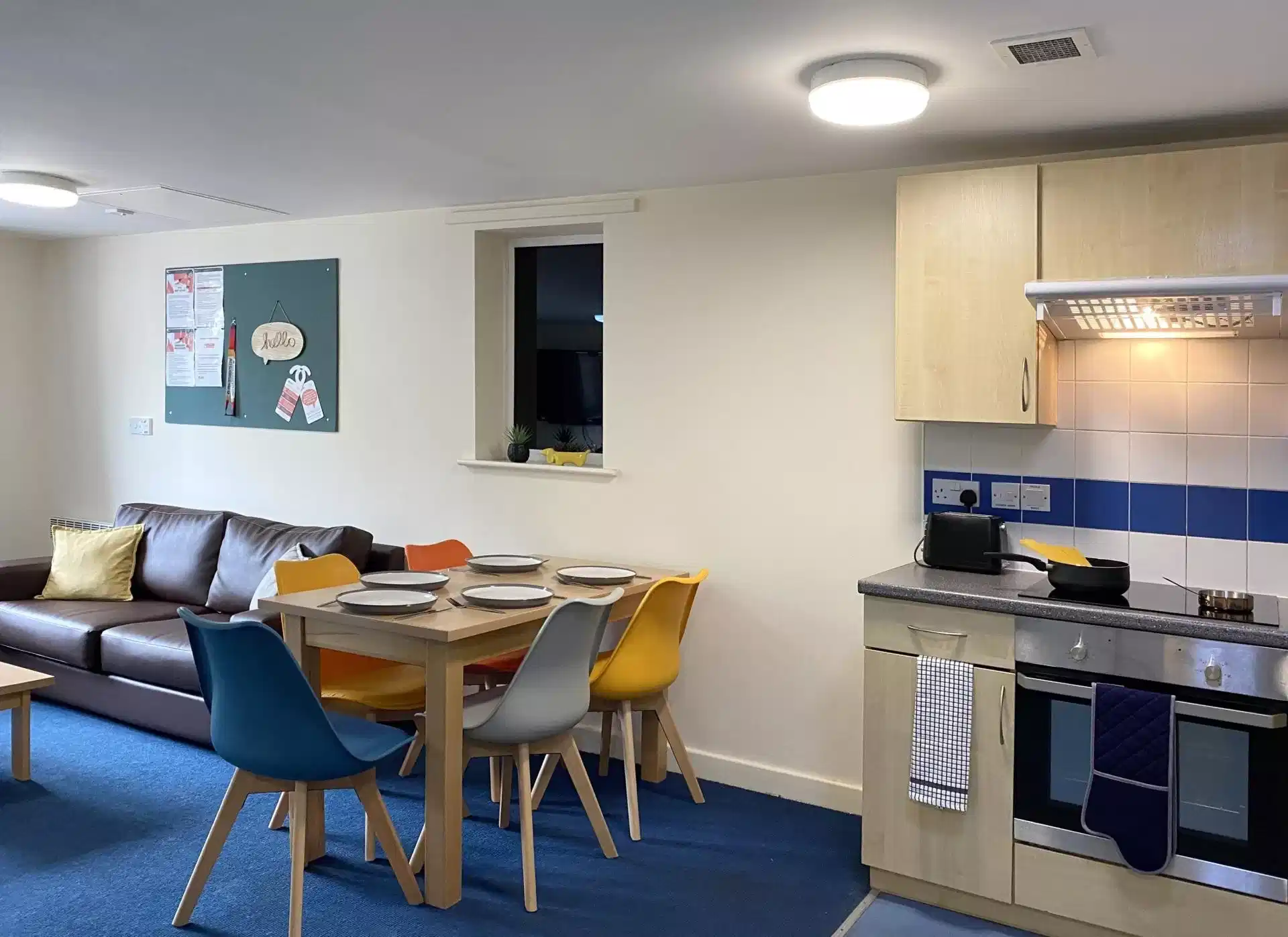 Exterior?w=400&h=260&fit=crop&q=40&auto=format&trim=auto