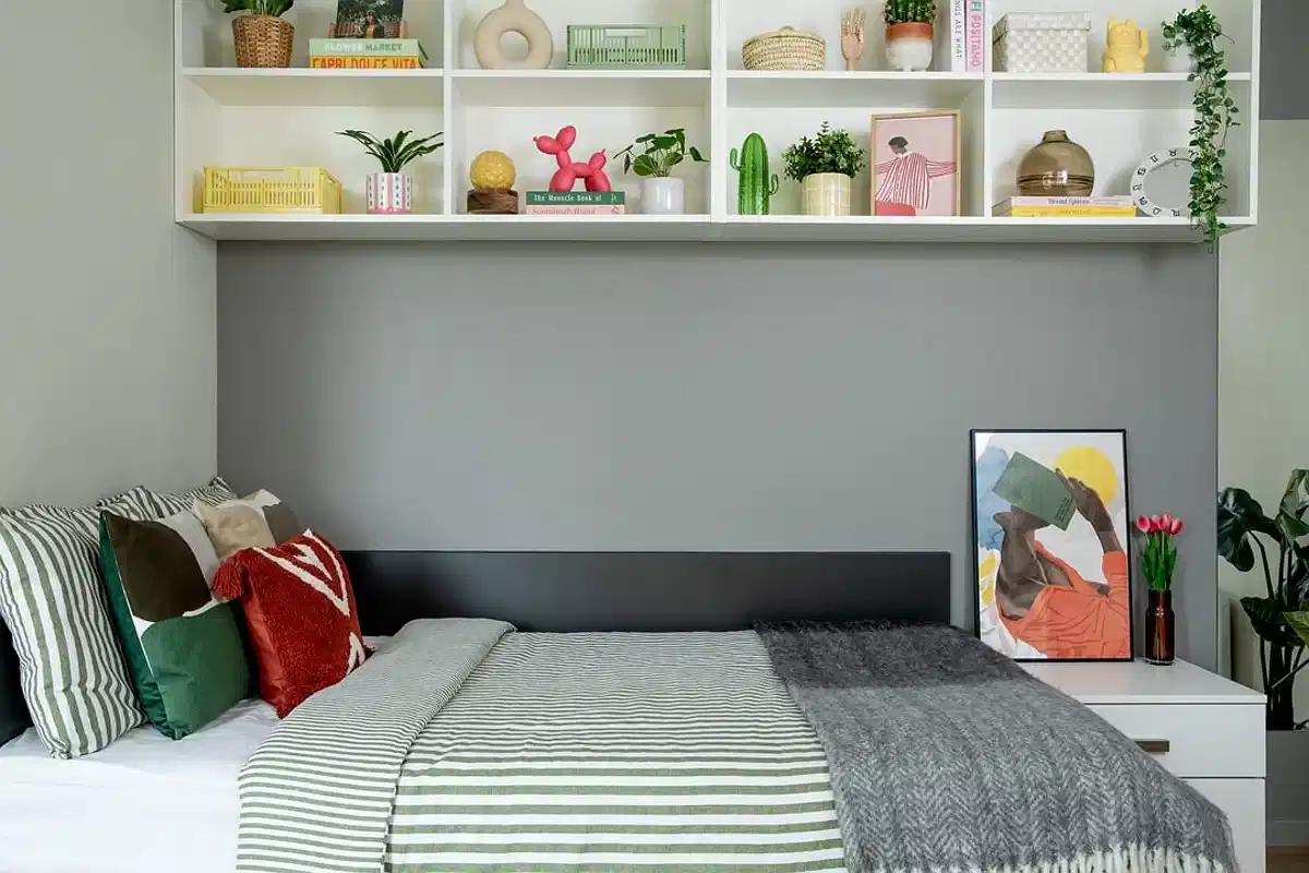 Exterior?w=400&h=260&fit=crop&q=40&auto=format&trim=auto