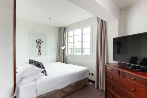 Common Area?w=400&h=260&fit=crop&q=40&auto=format&trim=auto