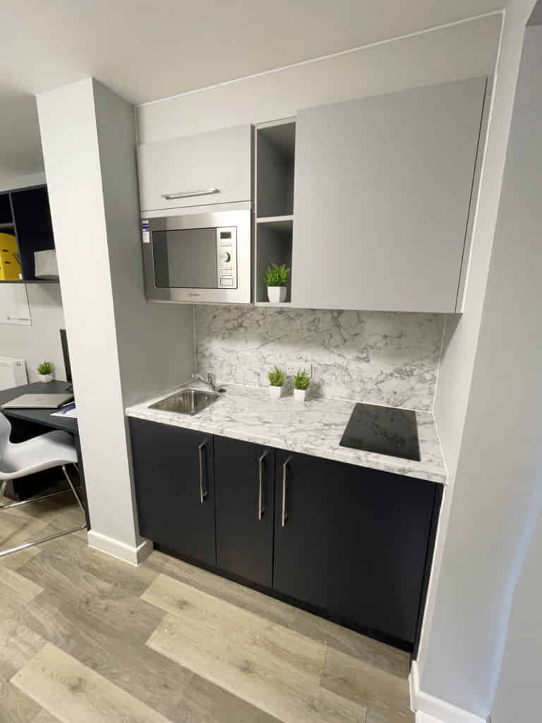 Amenities?w=400&h=260&fit=crop&q=40&auto=format&trim=auto