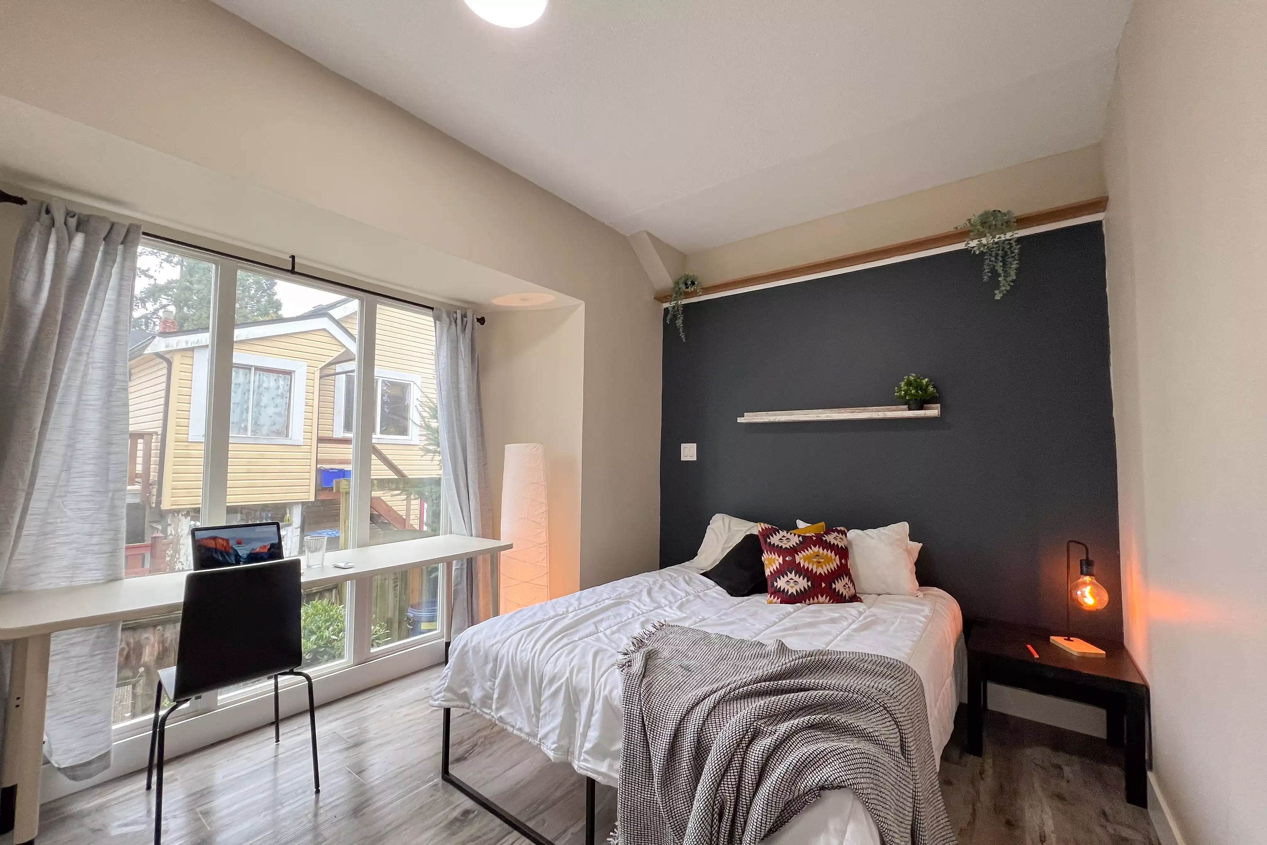 Kitchen?w=400&h=260&fit=crop&q=40&auto=format&trim=auto