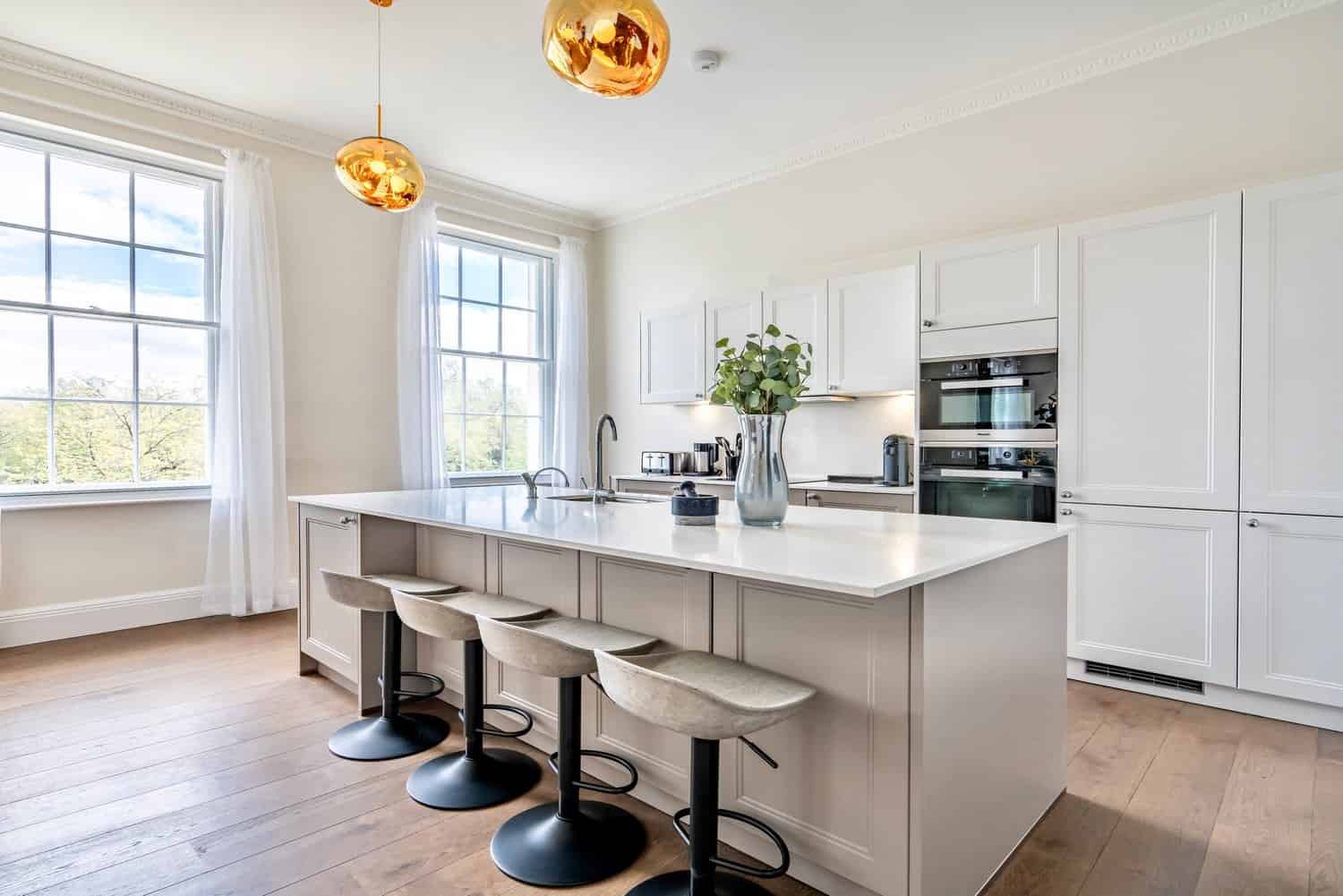 Common Area?w=400&h=260&fit=crop&q=40&auto=format&trim=auto