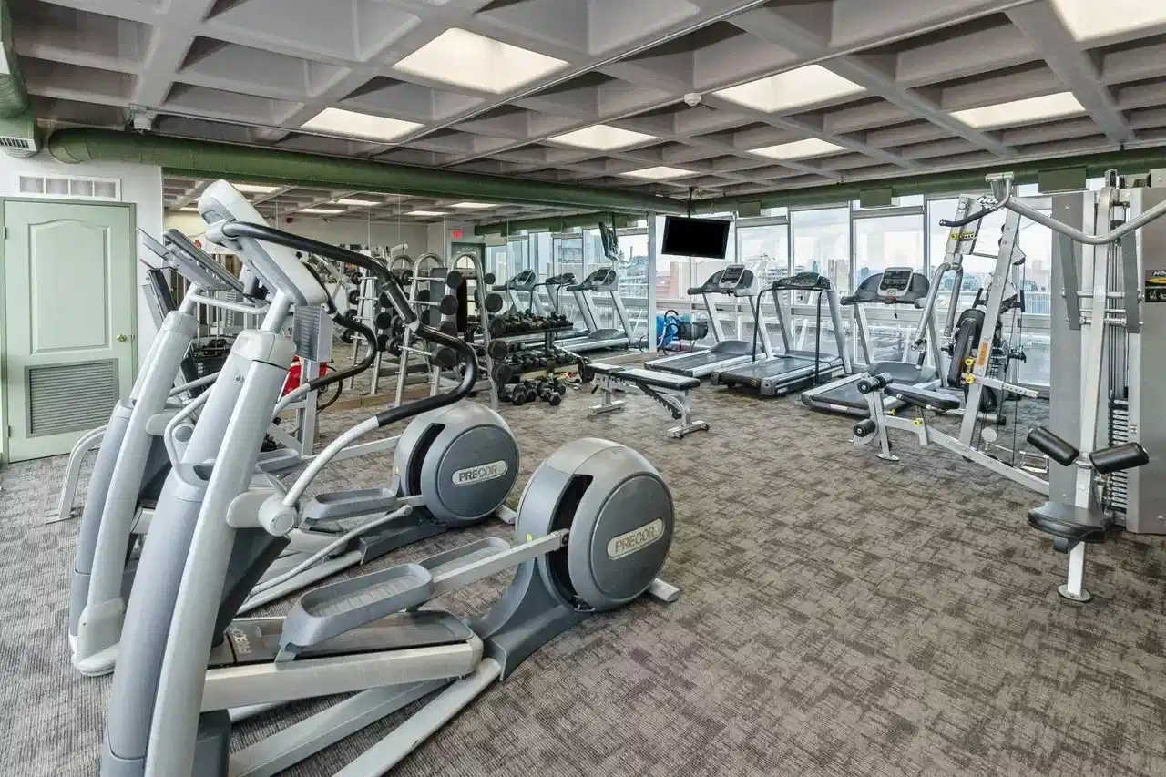 H4U 100 Wellesley, Toronto - Toronto, Ontario, Canada - Amenities