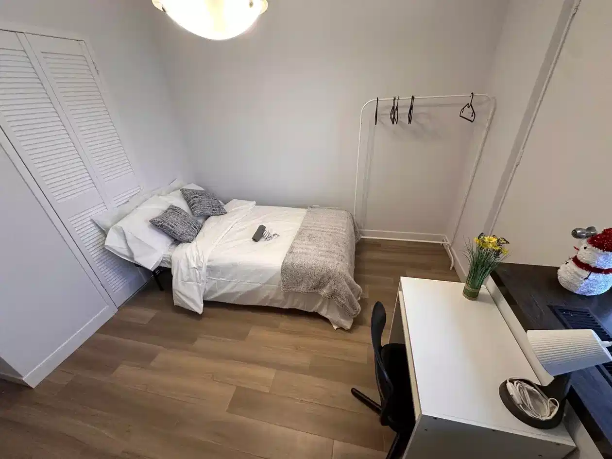 Amenities?w=400&h=260&fit=crop&q=40&auto=format&trim=auto