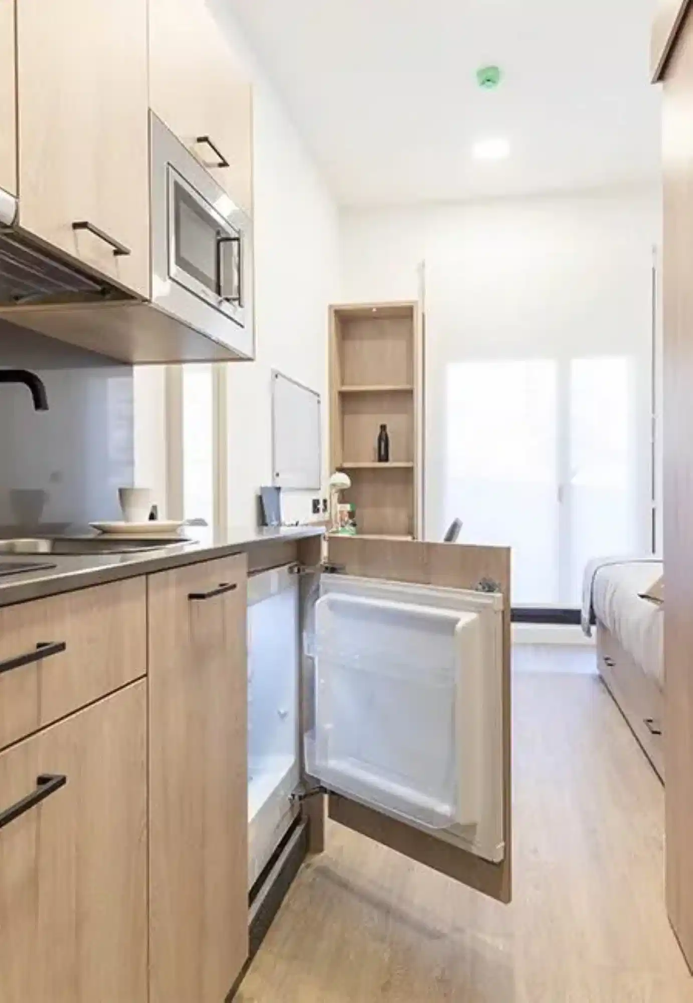 Common Area?w=400&h=260&fit=crop&q=40&auto=format&trim=auto