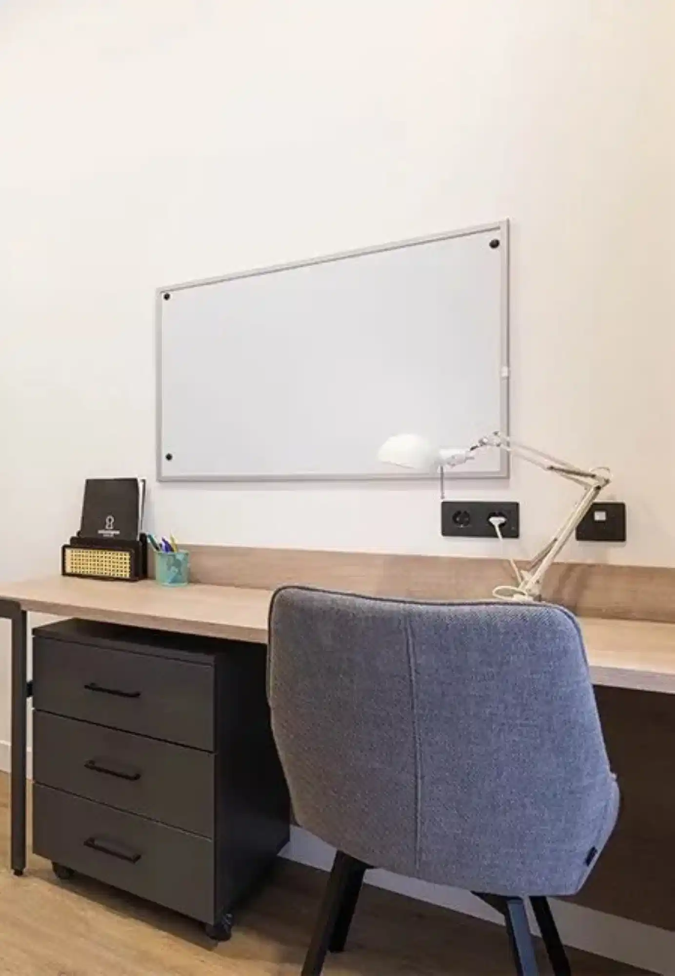 Exterior?w=400&h=260&fit=crop&q=40&auto=format&trim=auto