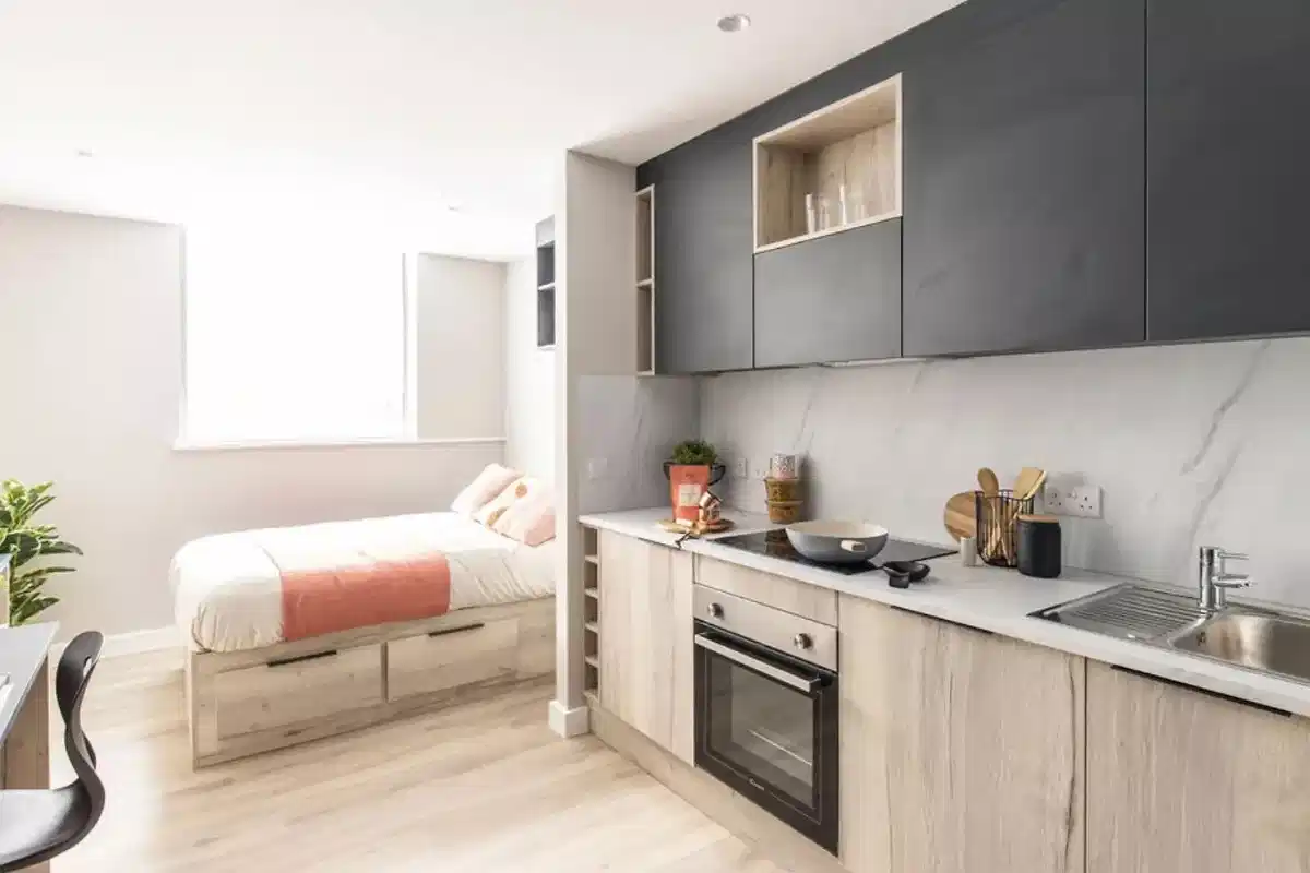 Large Studio - Mid Floor