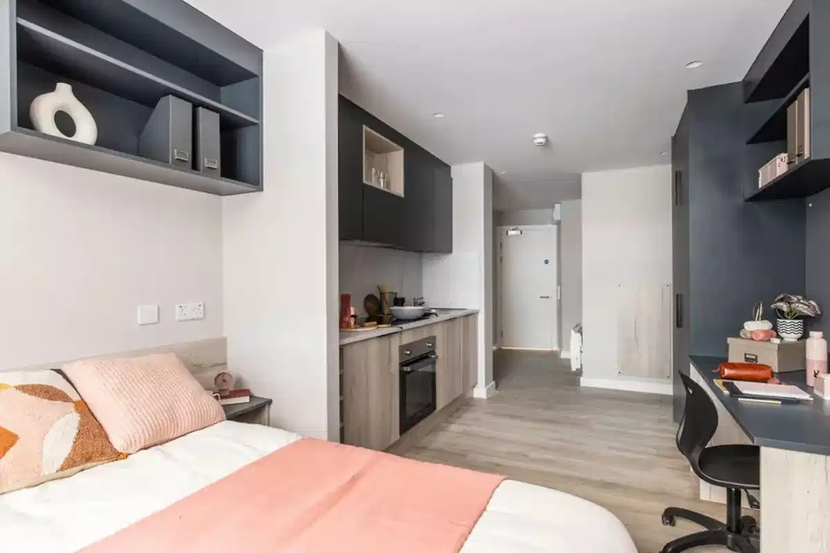 Large Studio - Upper Floor