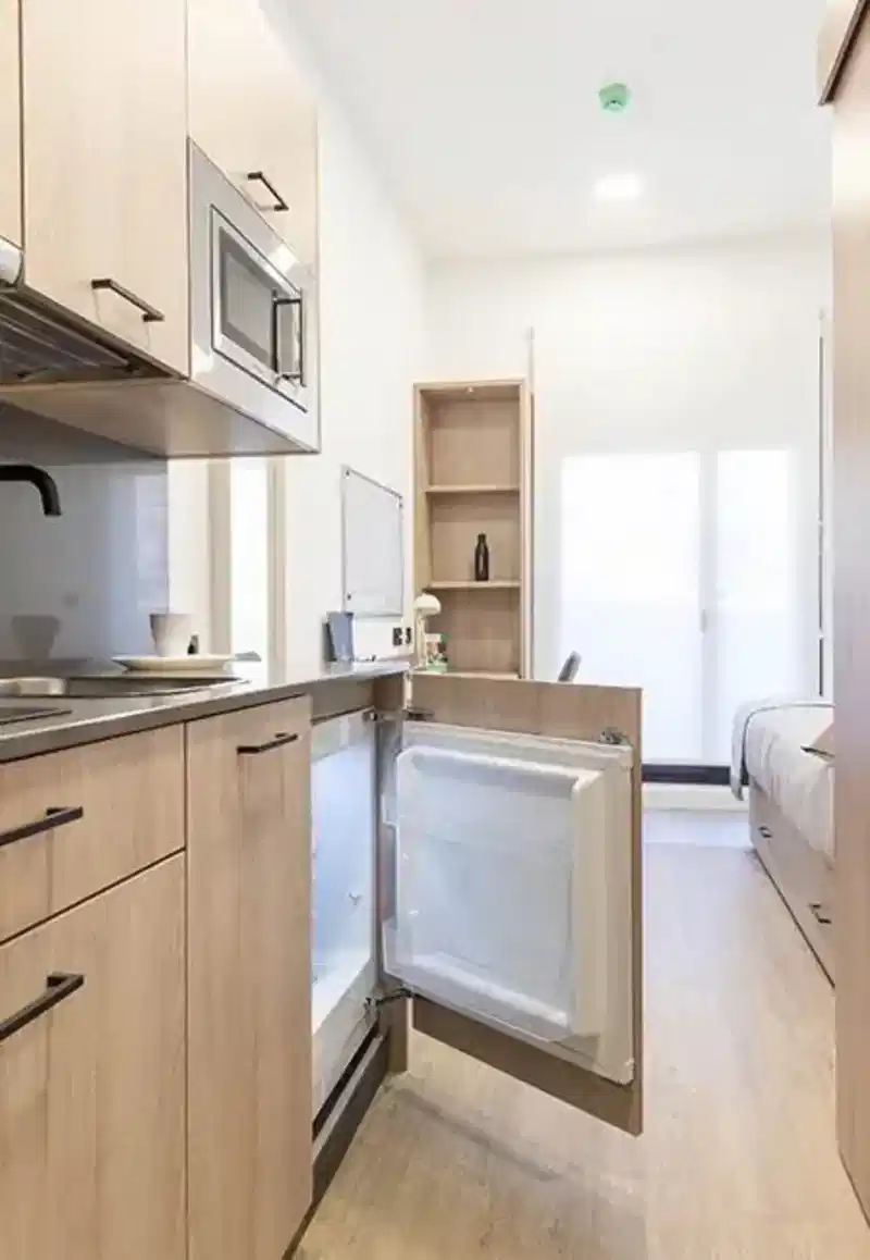 Common Area?w=400&h=260&fit=crop&q=40&auto=format&trim=auto