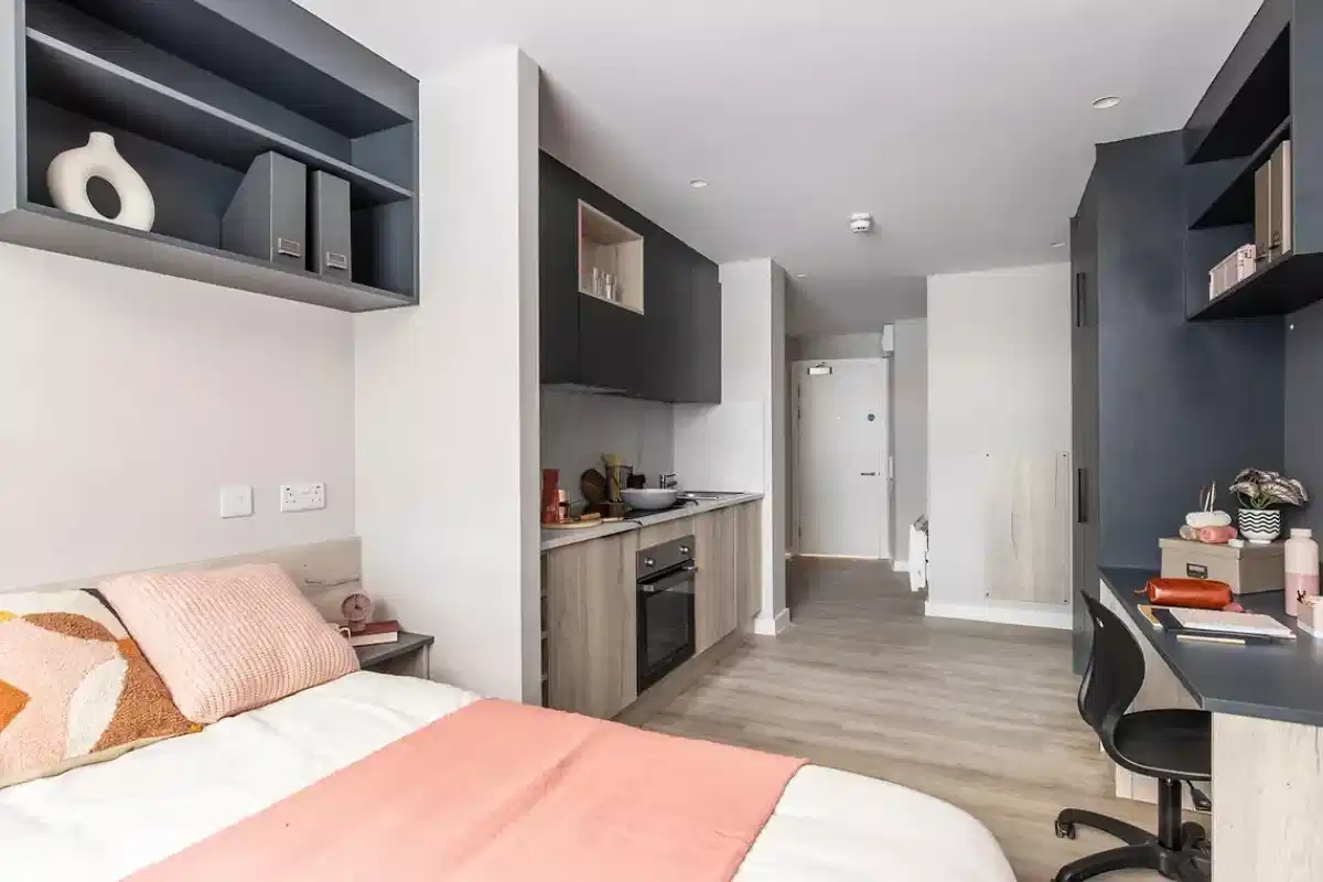 Premium Social Studio - Mid Floor