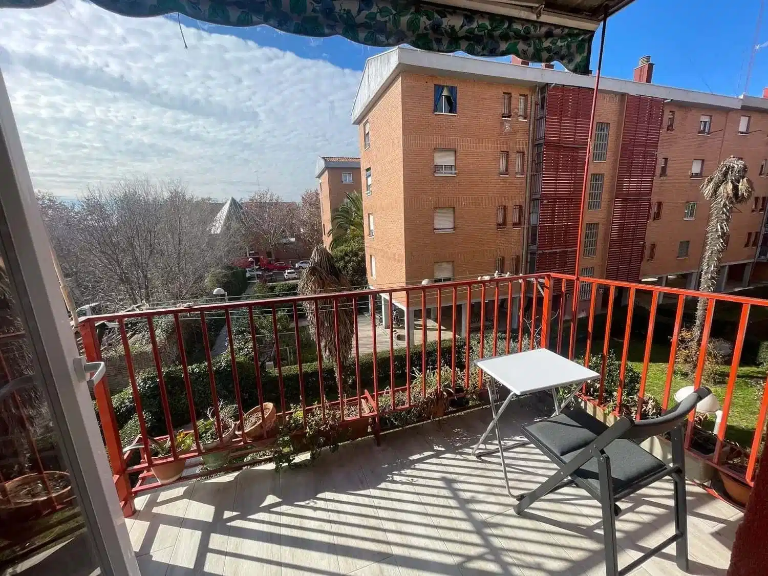 ?w=400&h=260&fit=crop&q=40&auto=format&trim=auto