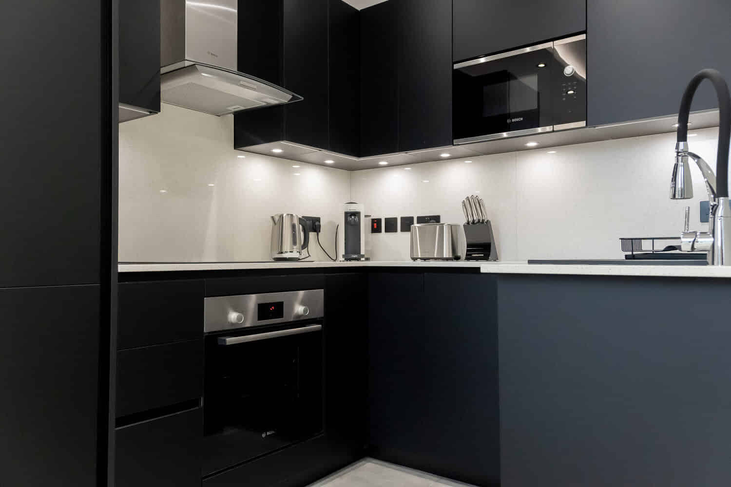 Exterior?w=400&h=260&fit=crop&q=40&auto=format&trim=auto