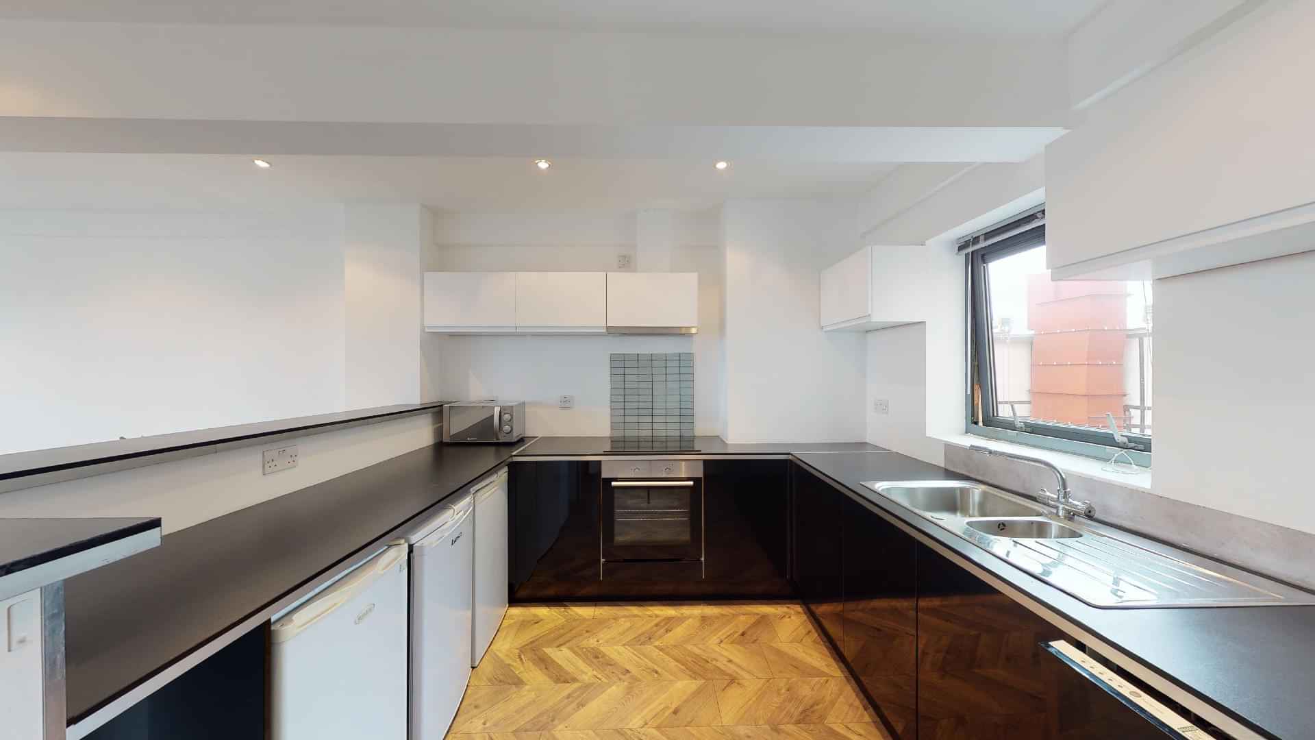 Exterior?w=400&h=260&fit=crop&q=40&auto=format&trim=auto