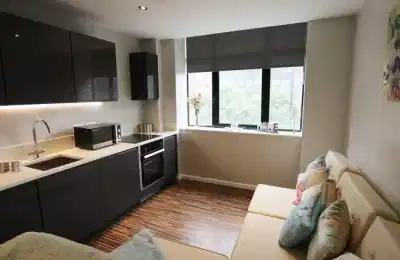 Kitchen?w=400&h=260&fit=crop&q=40&auto=format&trim=auto