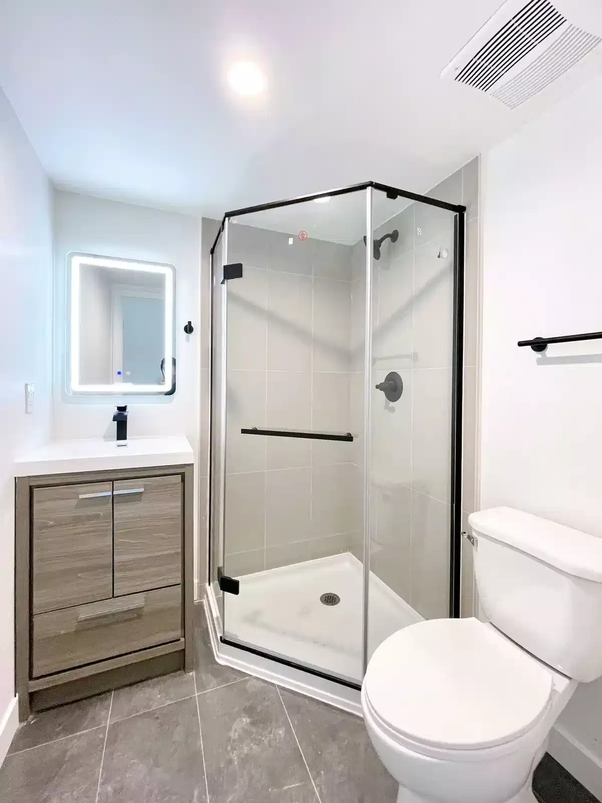 Common Area?w=400&h=260&fit=crop&q=40&auto=format&trim=auto