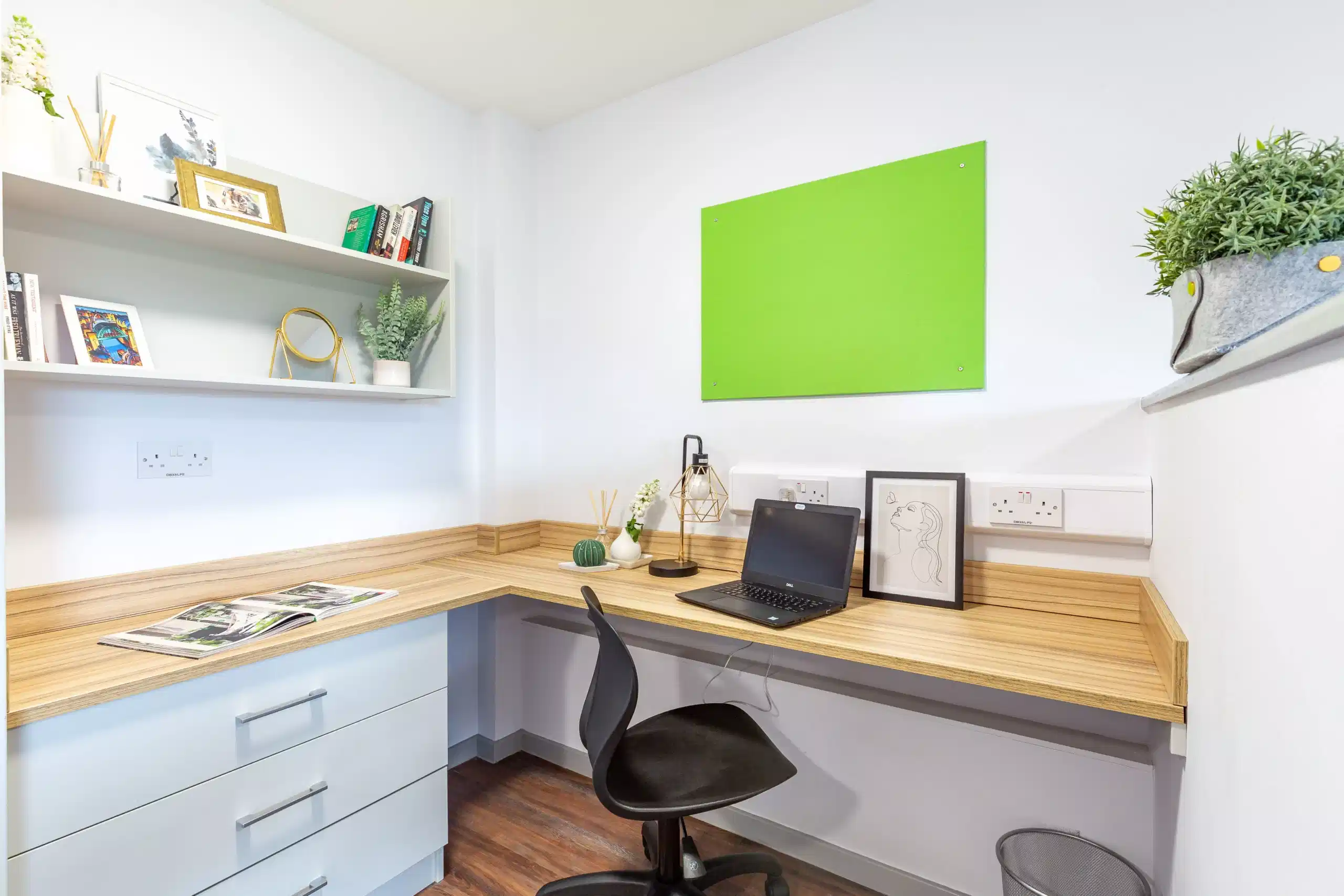 Common Area?w=400&h=260&fit=crop&q=40&auto=format&trim=auto