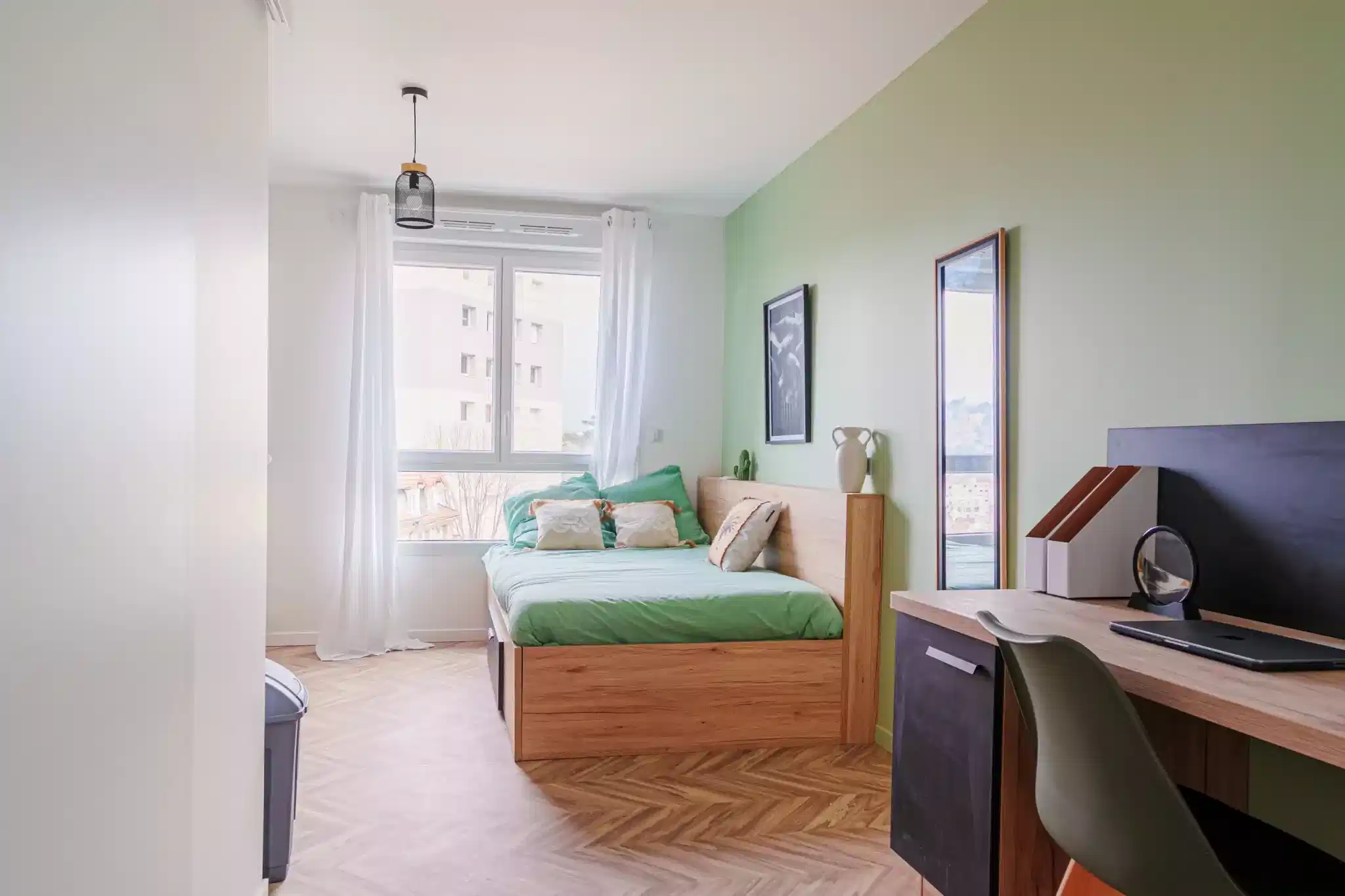 Amenities?w=400&h=260&fit=crop&q=40&auto=format&trim=auto