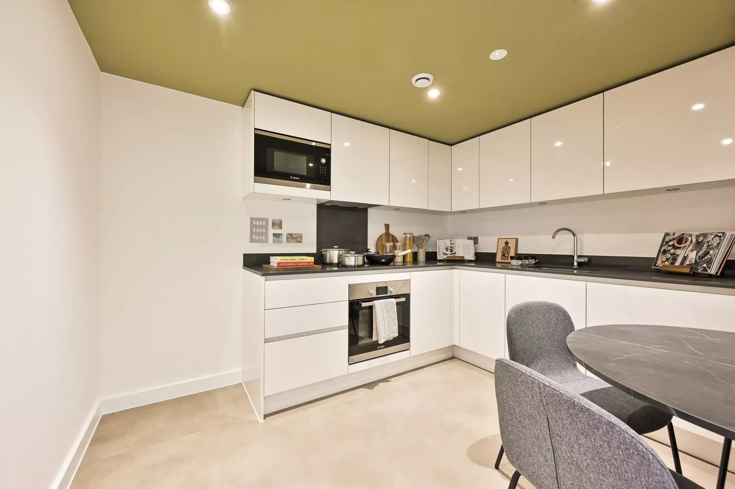 Common Area?w=400&h=260&fit=crop&q=40&auto=format&trim=auto