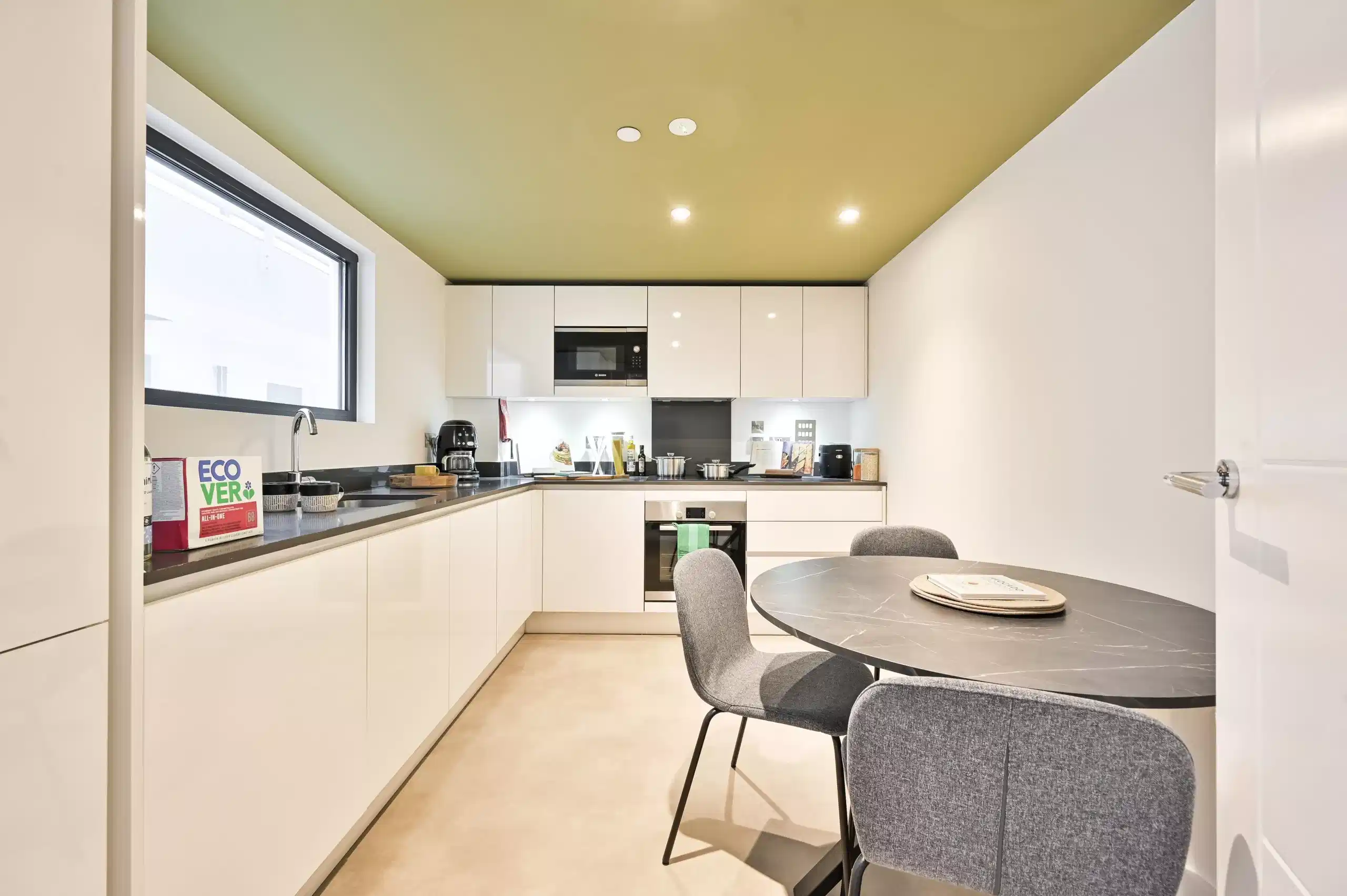 Common Area?w=400&h=260&fit=crop&q=40&auto=format&trim=auto