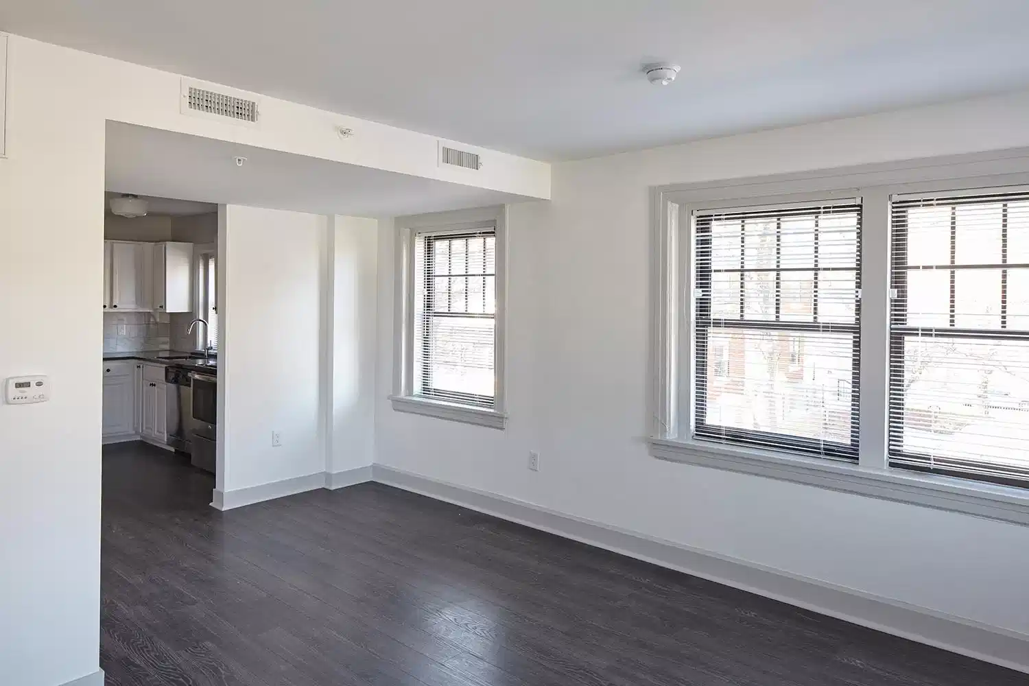 Common Area?w=400&h=260&fit=crop&q=40&auto=format&trim=auto