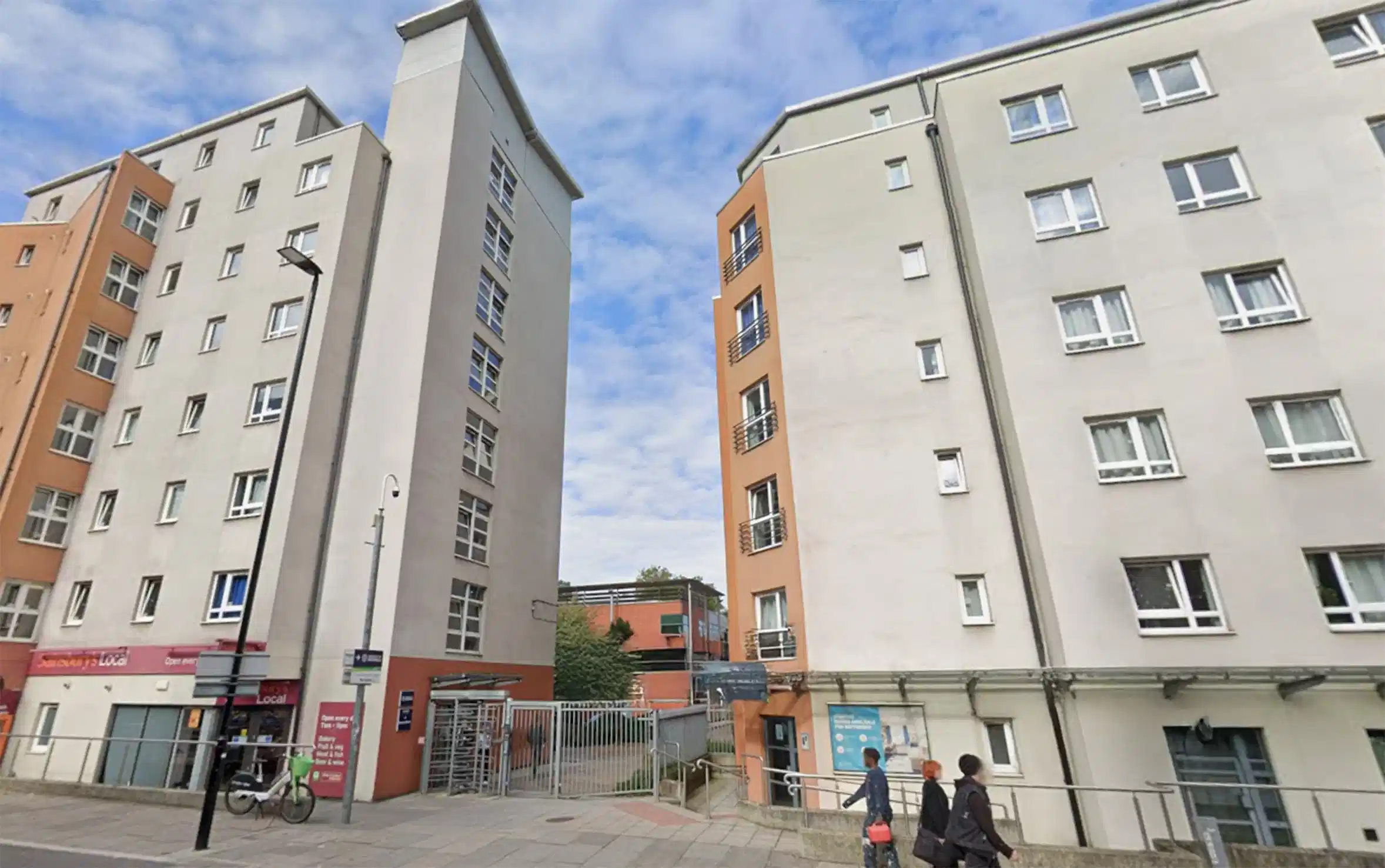 Creek Court, London image 39