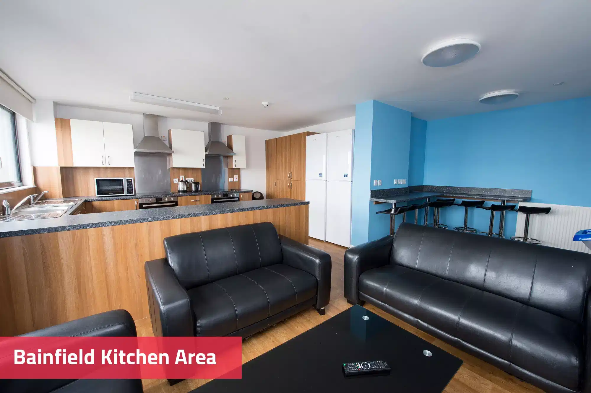 Amenities?w=400&h=260&fit=crop&q=40&auto=format&trim=auto