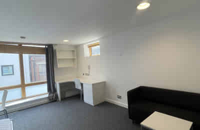 Bathroom?w=400&h=260&fit=crop&q=40&auto=format&trim=auto