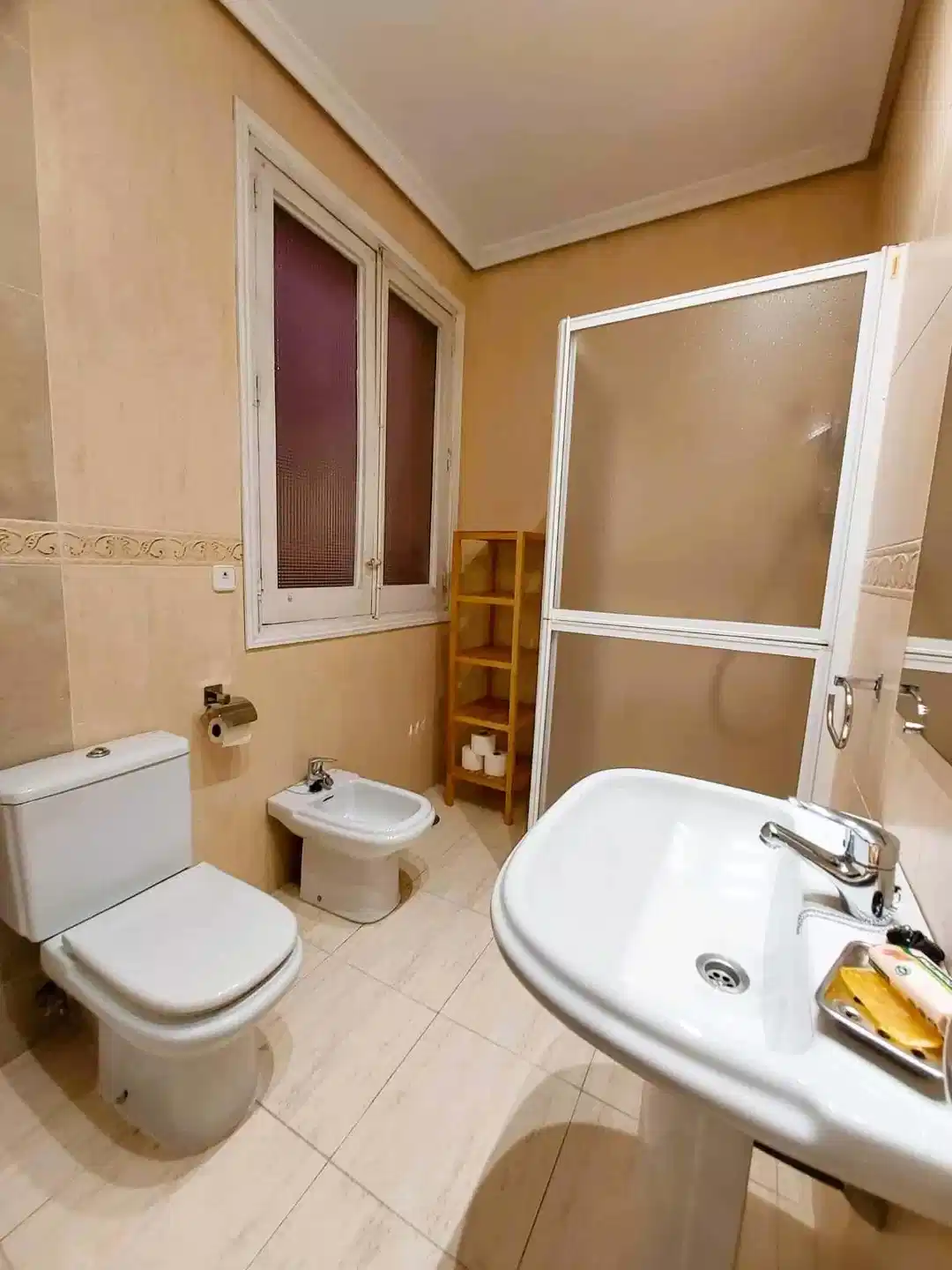 Exterior?w=400&h=260&fit=crop&q=40&auto=format&trim=auto